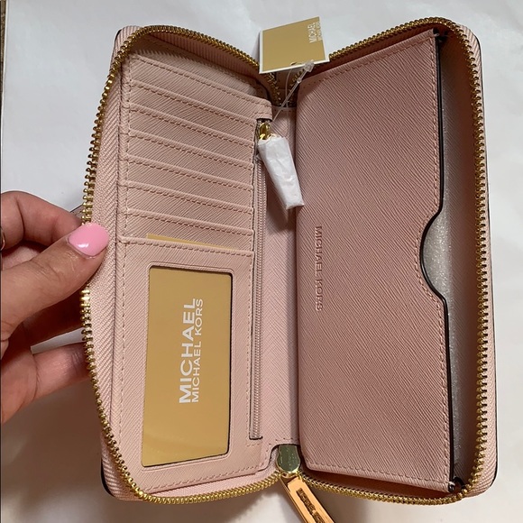 SOLD Michael Kors Large Jet Set Phone Wallet - Picture 2 of 7